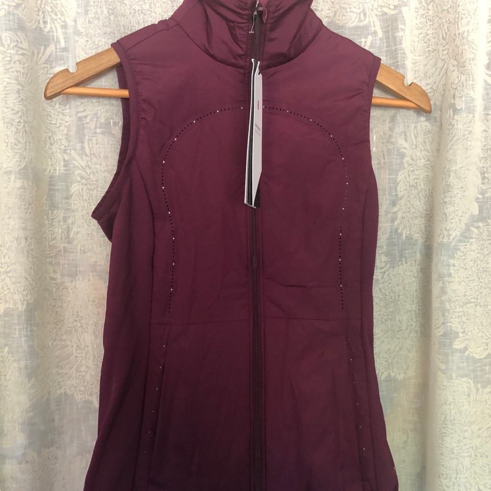 Lululemon Run for Cold Vest (plum)